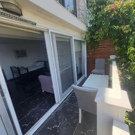 Yalikavak'ta Site Ici Oezel Iskele Havuzlu Suit Oda *