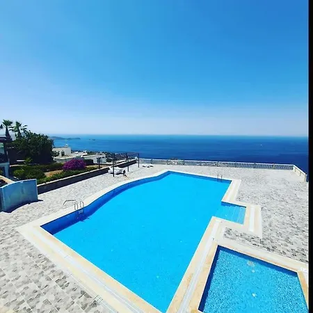 Yalikavak'ta Site Ici Oezel Iskele Havuzlu Suit Oda Apartment